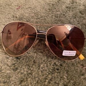 Tommy Hilfiger Aviator Sunglassess